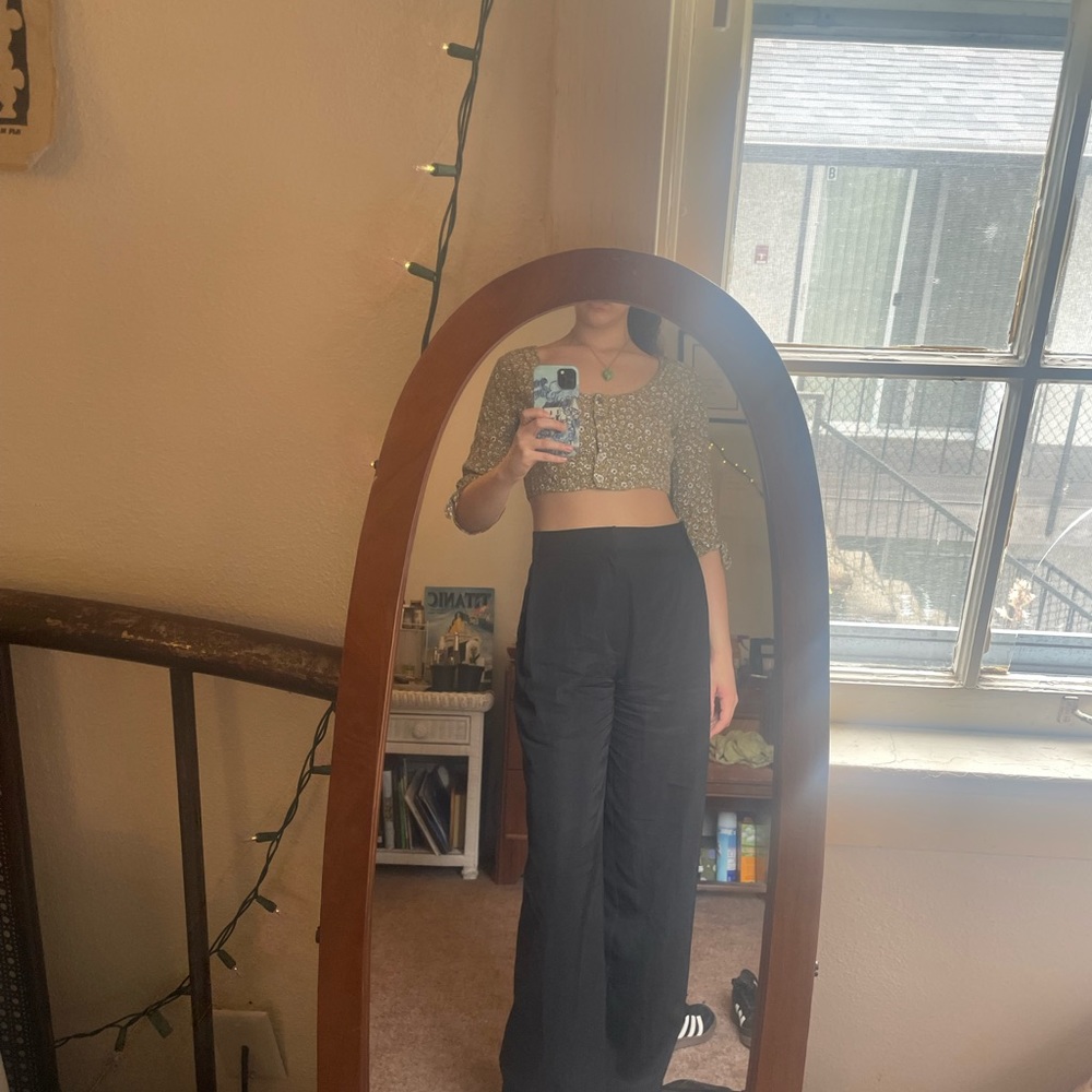 Floral button down crop top - Picture 2 of 2